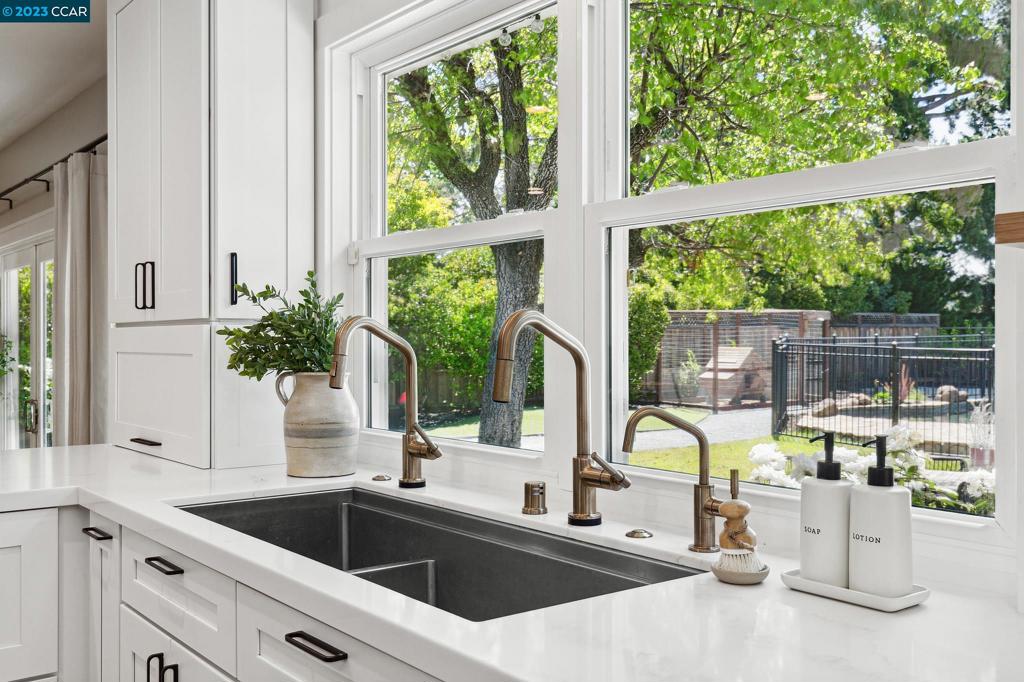 LEANDER HILLS - Residential