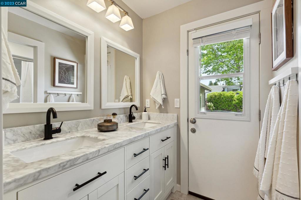 LEANDER HILLS - Residential