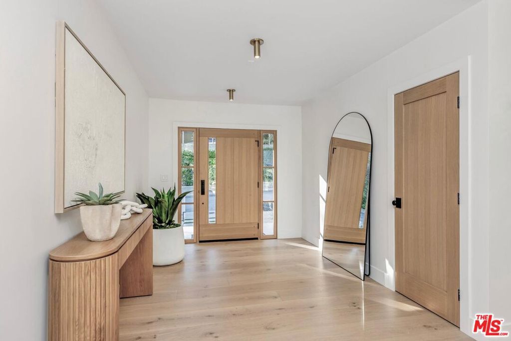 Photo of 1902 Roscomare Road, Los Angeles, CA 90077 (MLS # 26658843)