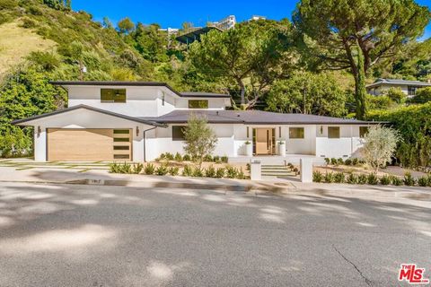 Photo of 1902 Roscomare Road, Los Angeles, CA 90077 (MLS # 26658843)