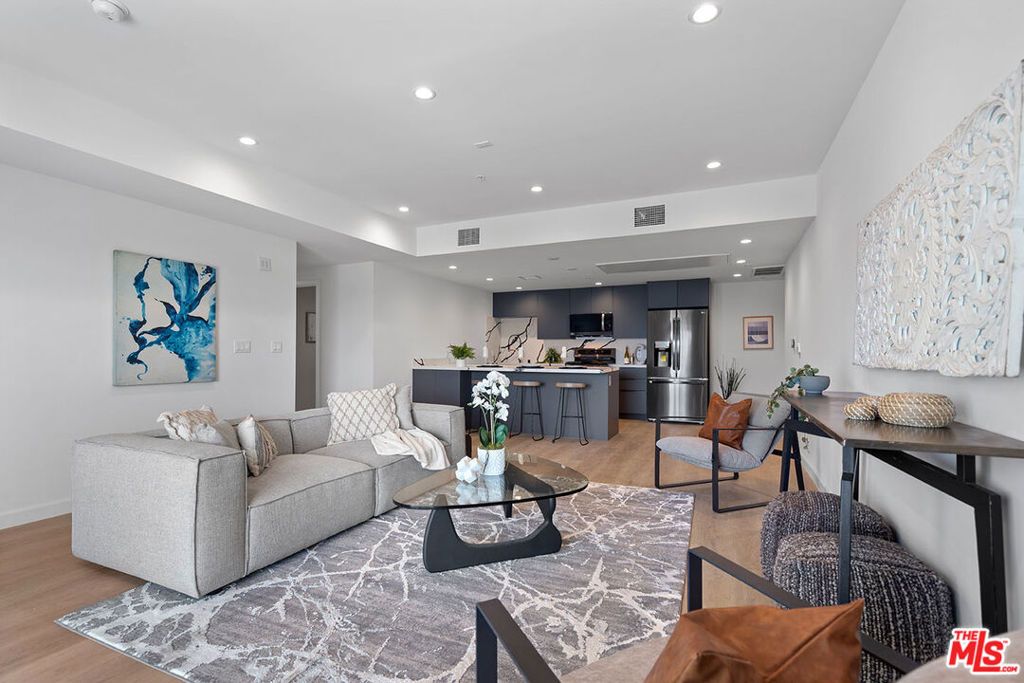 Photo of 321 S Oxford Avenue #303, Los Angeles, CA 90010 (MLS # 25619065)