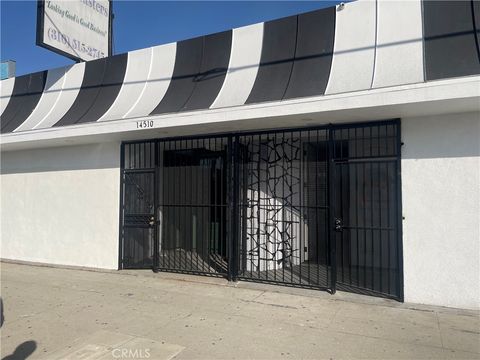 Photo of 14510 Crenshaw Boulevard, Gardena, CA 90249 (MLS # SR26023771)