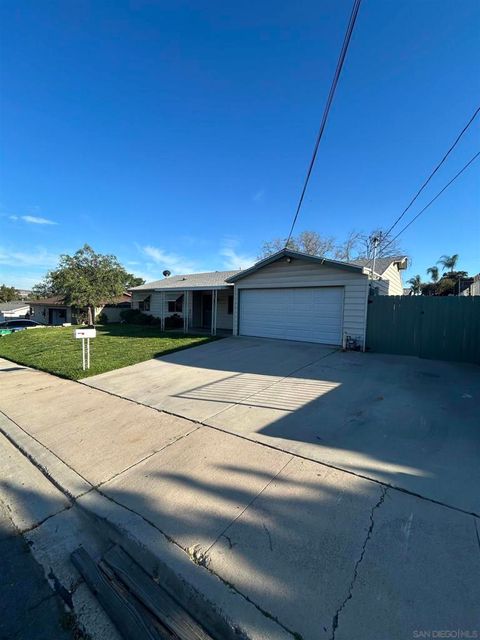 Photo of 8821 Siwanoy Court Ct, Santee, CA 92071 (MLS # 260006745SD)