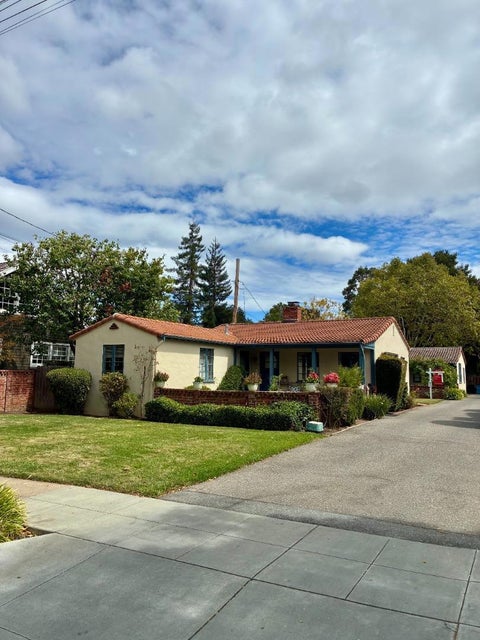 Photo of 834836 Addison Avenue, Palo Alto, CA 94301 (MLS # ML82060105)
