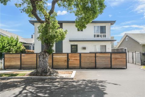 Photo of 1026 N Hudson Ave, Los Angeles, CA 90038 (MLS # SR26004415)