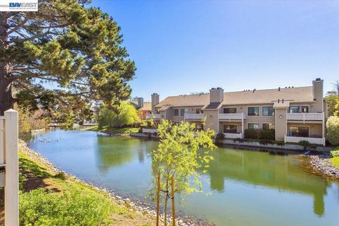 Photo of 130 Lakeshore Ct, Richmond, CA 94804 (MLS # 41126788)