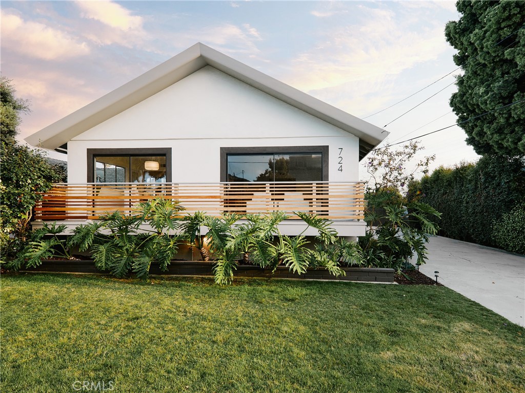 724 W Pine Avenue