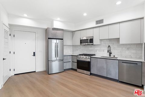 Photo of 160 Chestnut Street #303, Pasadena, CA 91103 (MLS # 26663921)