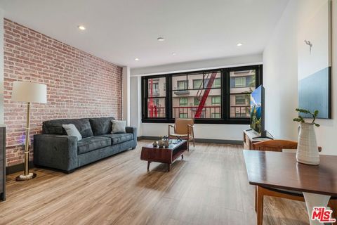 Photo of 932 S Hill Street #404, Los Angeles, CA 90015 (MLS # 25602563)