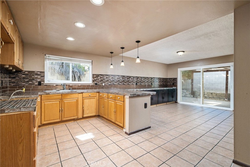 254 E Cerritos