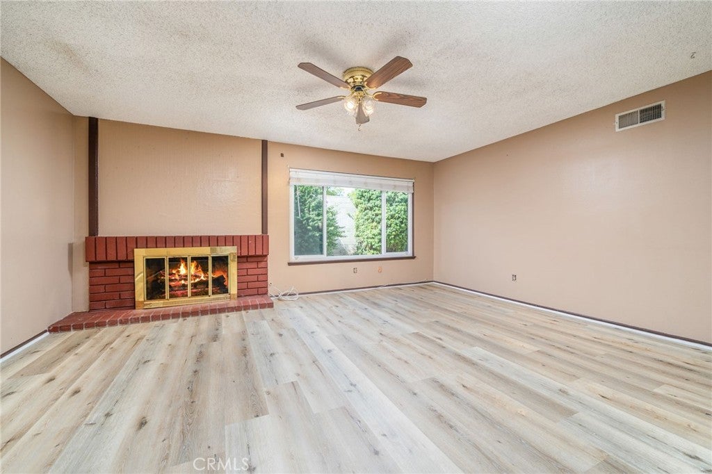 254 E Cerritos
