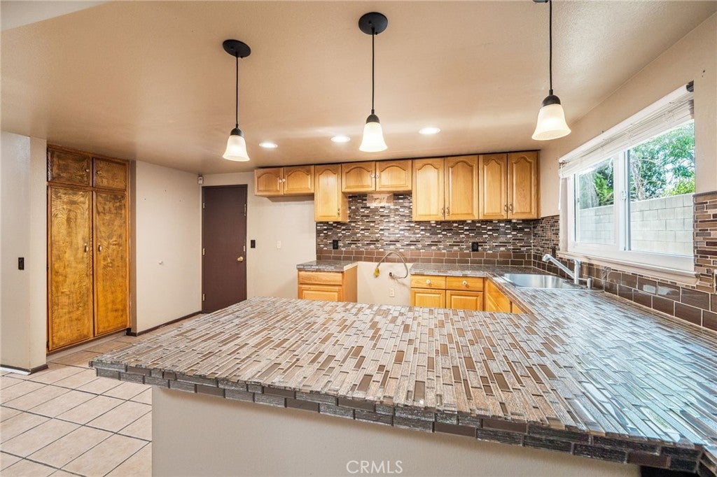 254 E Cerritos