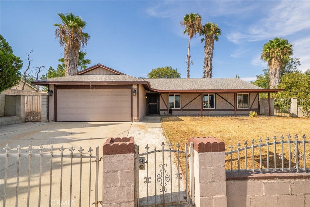 254 E Cerritos