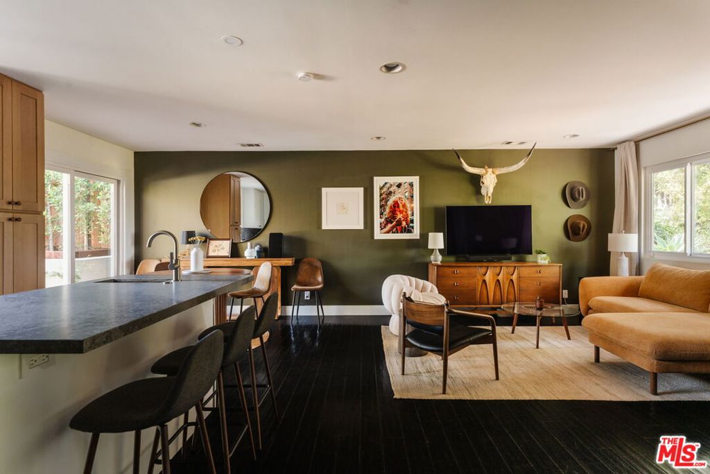 3126 Oakcrest Drive