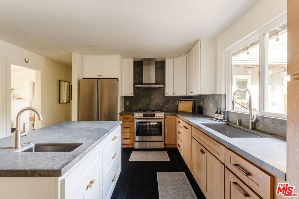 3126 Oakcrest Drive