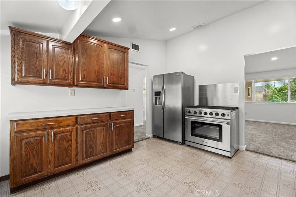 6621 TILLAMOOK Avenue