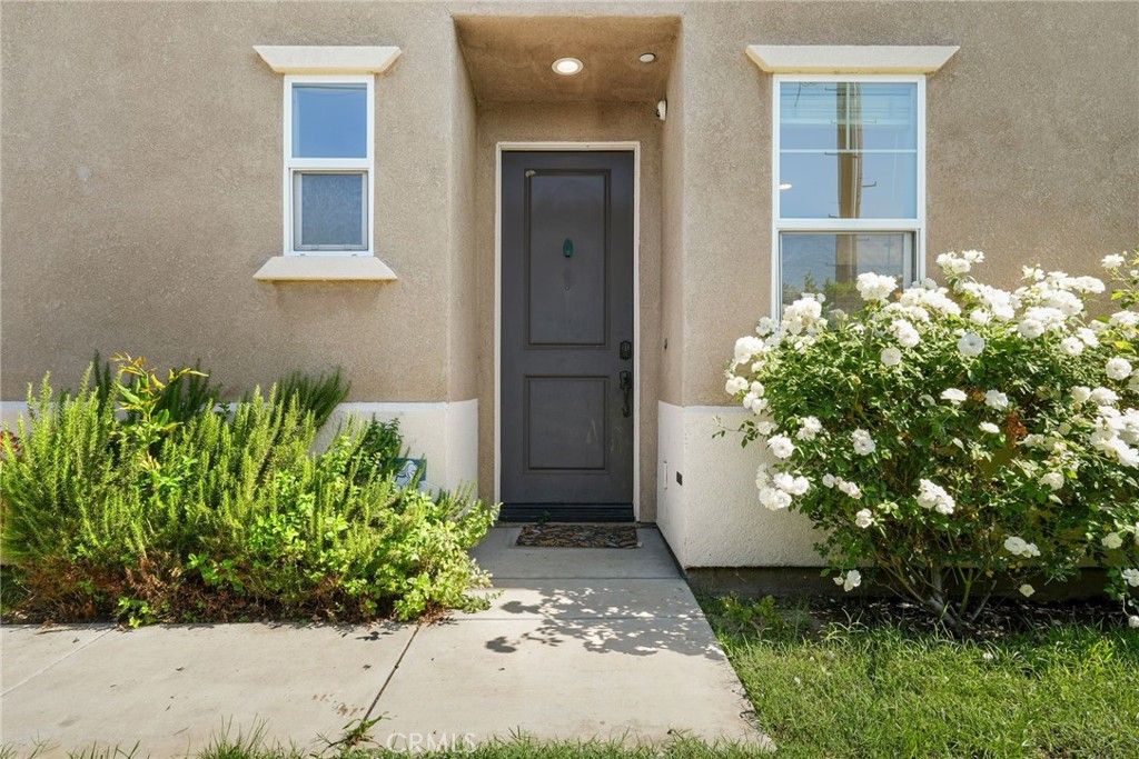 Photo of 7600 N Courage Way, Van Nuys, CA 91405 (MLS # SR25134329)