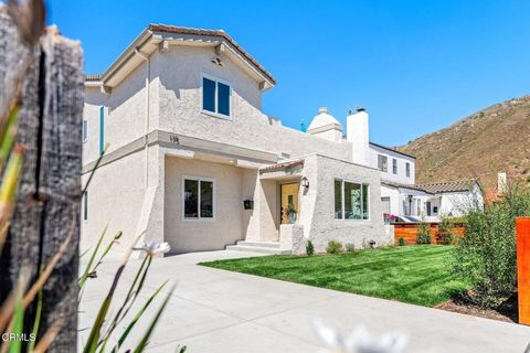 Photo of 175 E Lewis Street, Ventura, CA 93001 (MLS # V1-37470)