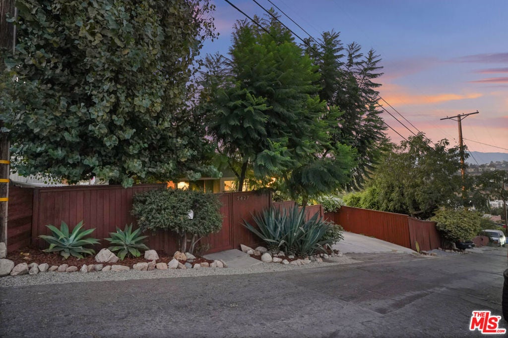 3427 Amethyst Street