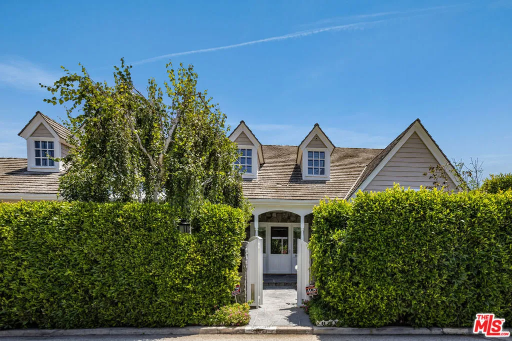 Los Angeles, California 90049, United States, 3 Bedrooms Bedrooms, ,3 BathroomsBathrooms,Residential,Pending,183928