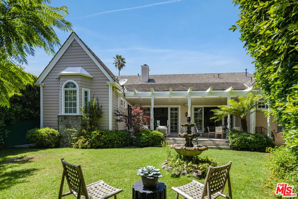 Los Angeles, California 90049, United States, 3 Bedrooms Bedrooms, ,3 BathroomsBathrooms,Residential,Pending,183928