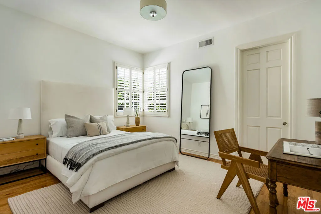 Los Angeles, California 90049, United States, 3 Bedrooms Bedrooms, ,3 BathroomsBathrooms,Residential,Pending,183928