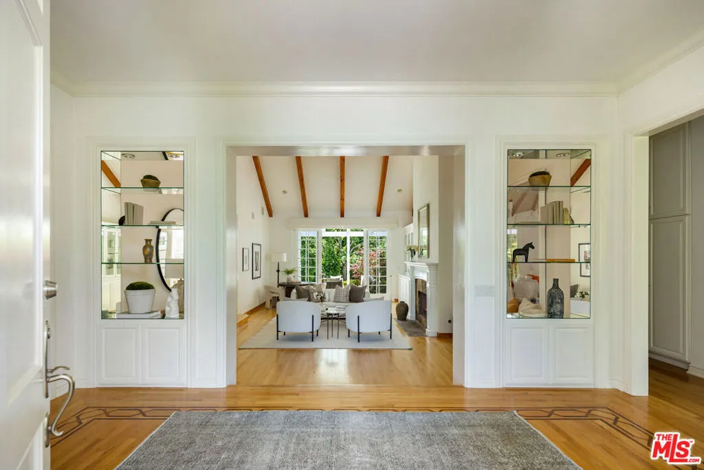 Los Angeles, California 90049, United States, 3 Bedrooms Bedrooms, ,3 BathroomsBathrooms,Residential,Pending,183928