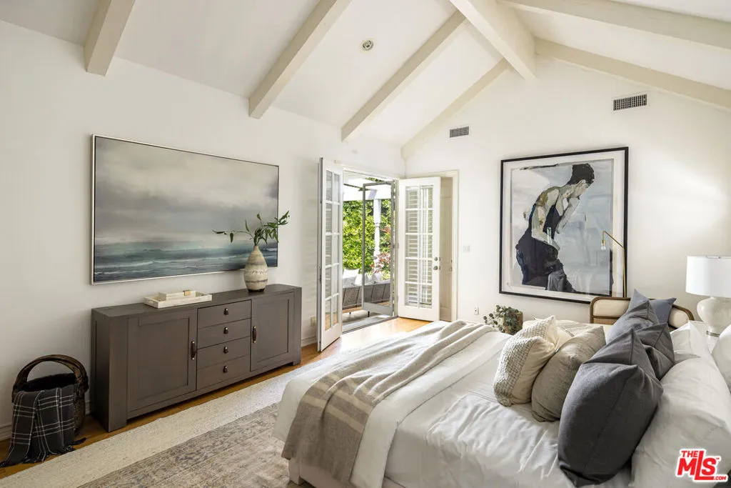 Los Angeles, California 90049, United States, 3 Bedrooms Bedrooms, ,3 BathroomsBathrooms,Residential,Pending,183928