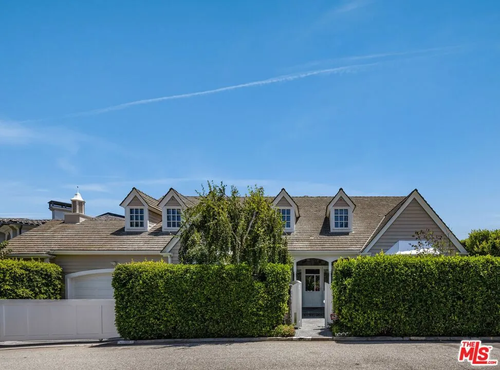 Los Angeles, California 90049, United States, 3 Bedrooms Bedrooms, ,3 BathroomsBathrooms,Residential,Pending,183928 Los Angeles, California 90049, United States, 3 Bedrooms Bedrooms, ,3 BathroomsBathrooms,Residential,Pending,183928