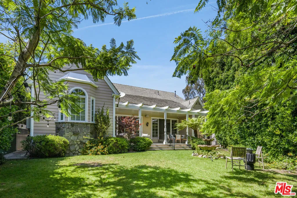 Los Angeles, California 90049, United States, 3 Bedrooms Bedrooms, ,3 BathroomsBathrooms,Residential,Pending,183928