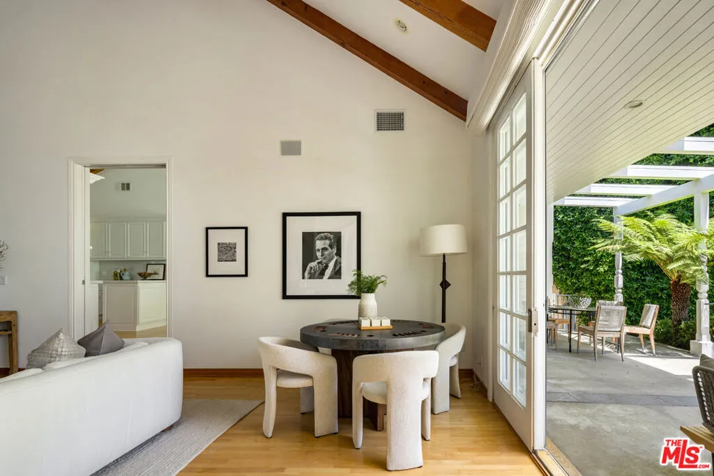 Los Angeles, California 90049, United States, 3 Bedrooms Bedrooms, ,3 BathroomsBathrooms,Residential,Pending,183928