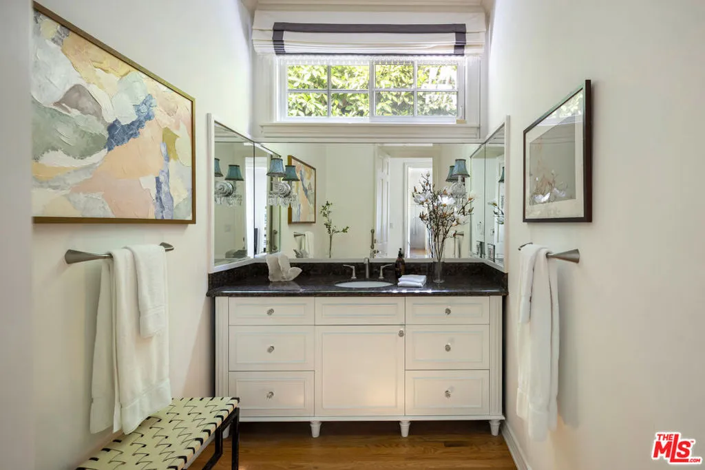 Los Angeles, California 90049, United States, 3 Bedrooms Bedrooms, ,3 BathroomsBathrooms,Residential,Pending,183928