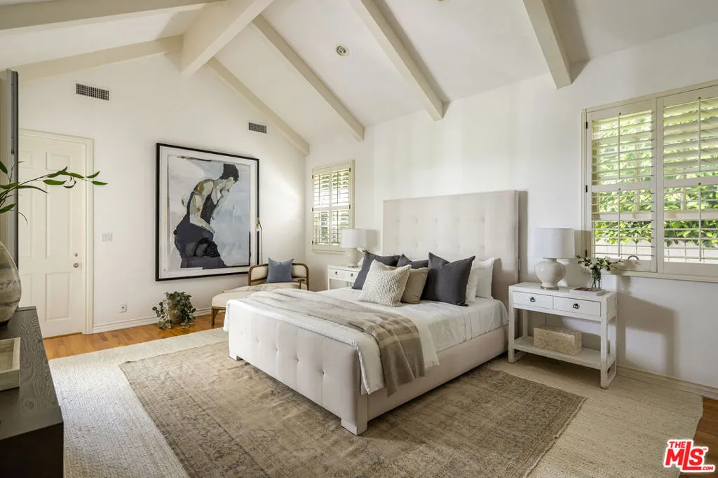 Los Angeles, California 90049, United States, 3 Bedrooms Bedrooms, ,3 BathroomsBathrooms,Residential,Pending,183928