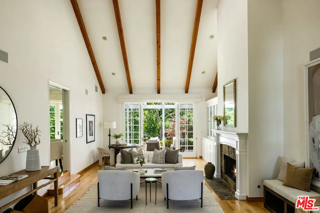 Los Angeles, California 90049, United States, 3 Bedrooms Bedrooms, ,3 BathroomsBathrooms,Residential,Pending,183928