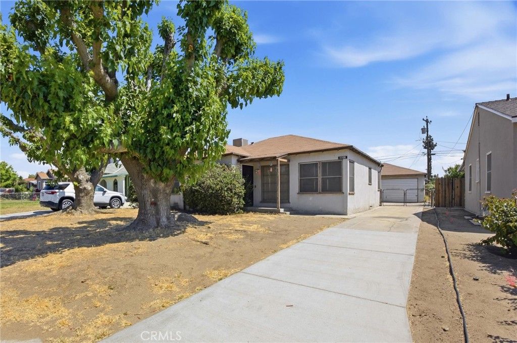 Photo of 1108 S Chester Ave, Bakersfield, CA 93304 (MLS # SR26082676)