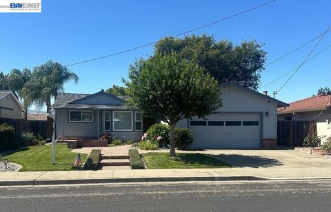 Photo of 1421 Columbus Ave AVE, Livermore, CA 94550 (MLS # 41141475)