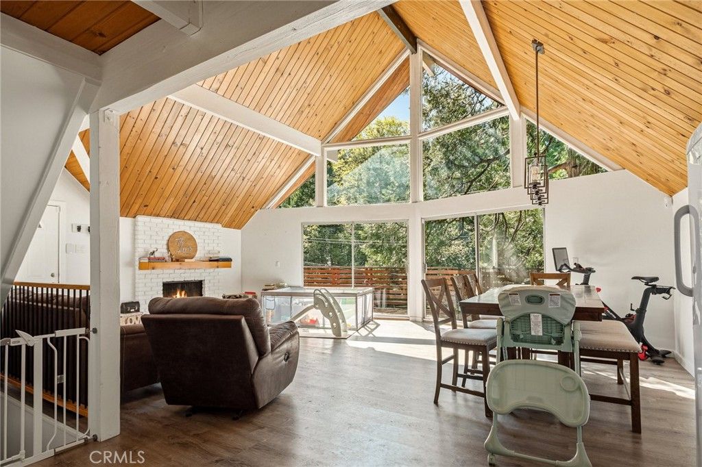 Photo of 316 Pioneer Road, Lake Arrowhead, CA 92352 (MLS # IG26095552)