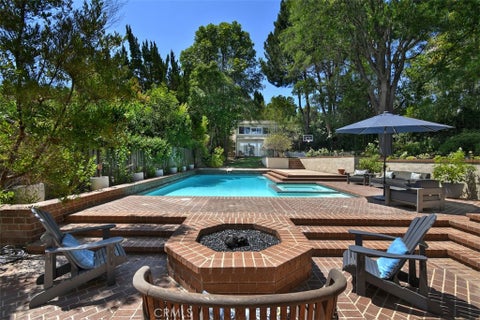 Photo of 4237 Ellenita AVE, Tarzana, CA 91356 (MLS # SR26172880)
