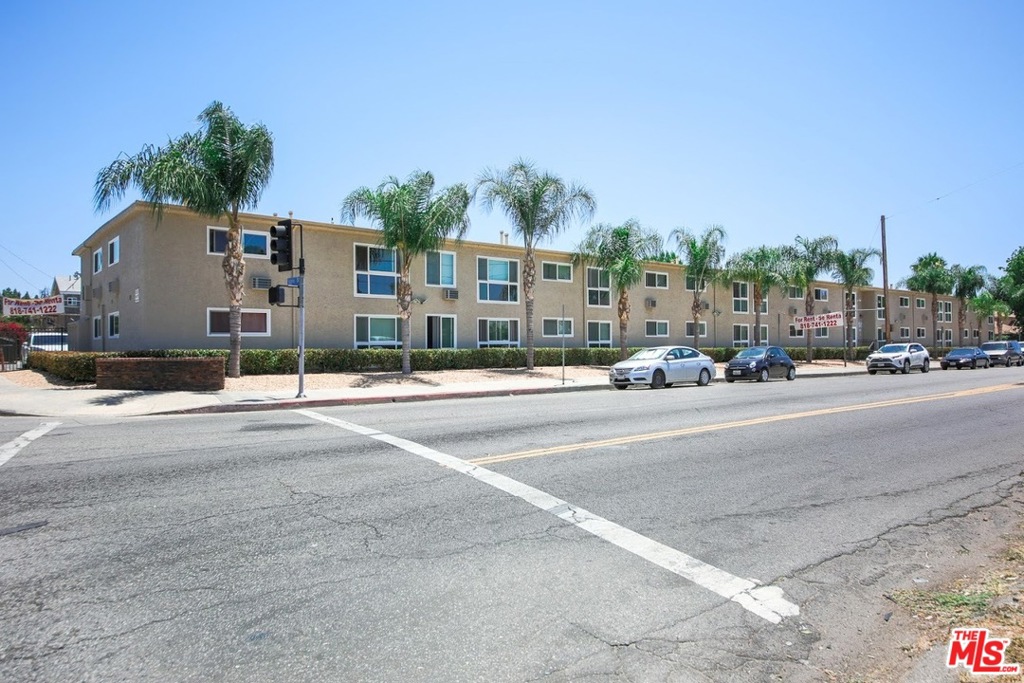 We are pleased to present 7350 Hazletine Avenue in Van Nuys- Located at the corner of Hazeltine and Valerio. The subject property was built in 1974 and is comprised of 44 units plus one Non-Conforming Studio (Unit Mix: 40) 1+1 (4) 2+1 ). This is a fantastic opportunity for an investor to acquire a very well taken care of building with good upside in rents as units turn. The owners have taken very good care of the property with a tremendous amount of capital improvements throughout the building.