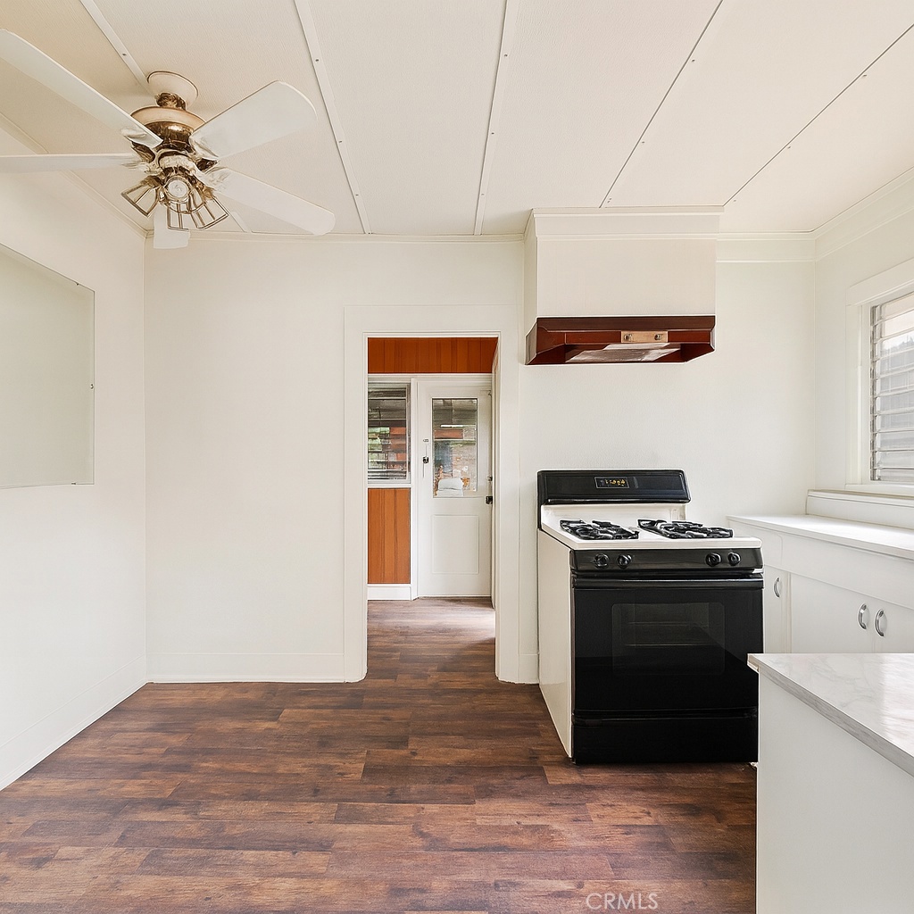 401 W Graham