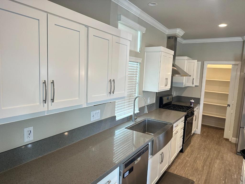 500 W 10th Street 15