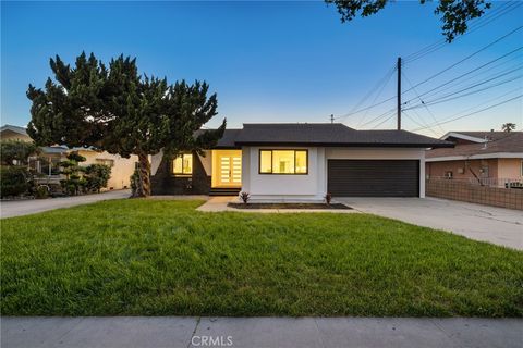 Photo of 15529 Cornuta Ave, Bellflower, CA 90706 (MLS # DW26076726)
