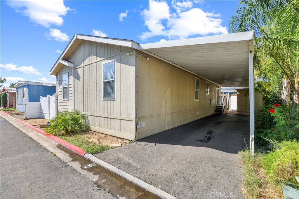 CHARMING MANUFACTURED HOME IN WELCOMING FAMILY PARK.WELCOME TO THIS BEAUTIFULLY MAINTAINED MANUFACTURED HOME LOCATED IN A FRIENDLY ALL-AGES COMMUNITY. THE PARK OFFERS FANTASTIC AMENITIES, INCLUDING A SPARKING POOL,SOOTHING SPA, LAUNDRY ROOM, CLUBHOUSE,PLAYGROUND,AND A BASKETBALL COURT-PLENTY OF WAYS TO STAY ACTIVE. CONVENIENTLY SITUATED NEAR SHOPPING ANS SCHOOLS, AND A PRIME LOCATION. DON'T MISS YOUR CHANCE TO LIVE IN A WELL-KEPT HOME IN A VIBRANT FAMILY-FRIENDLY PARK,!!