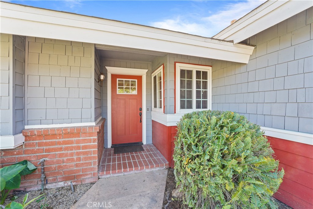 130 W Crystal View Avenue