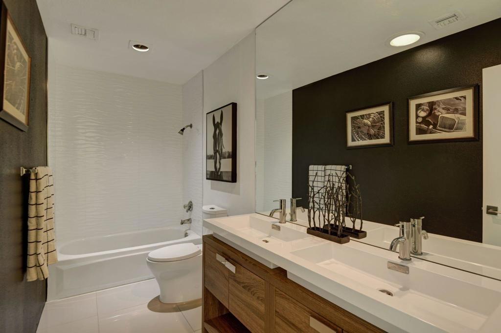 Los Compadres - Residential