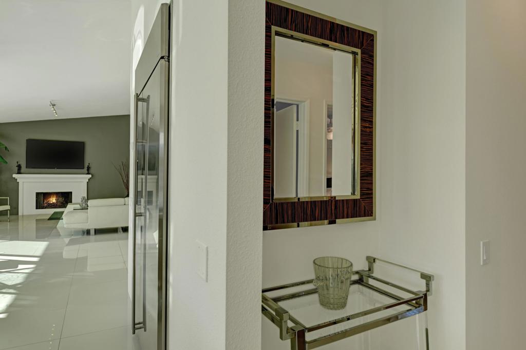 Los Compadres - Residential