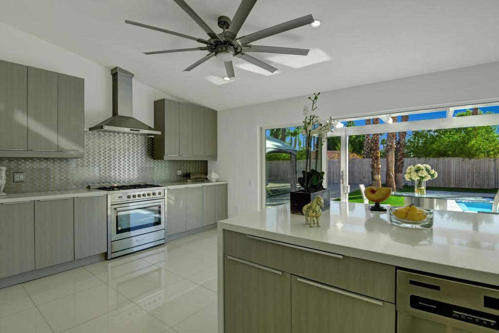 Los Compadres - Residential