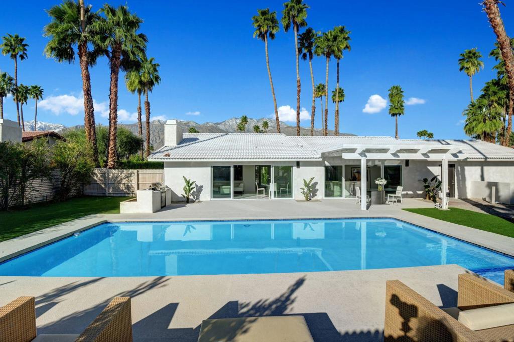 Los Compadres - Residential