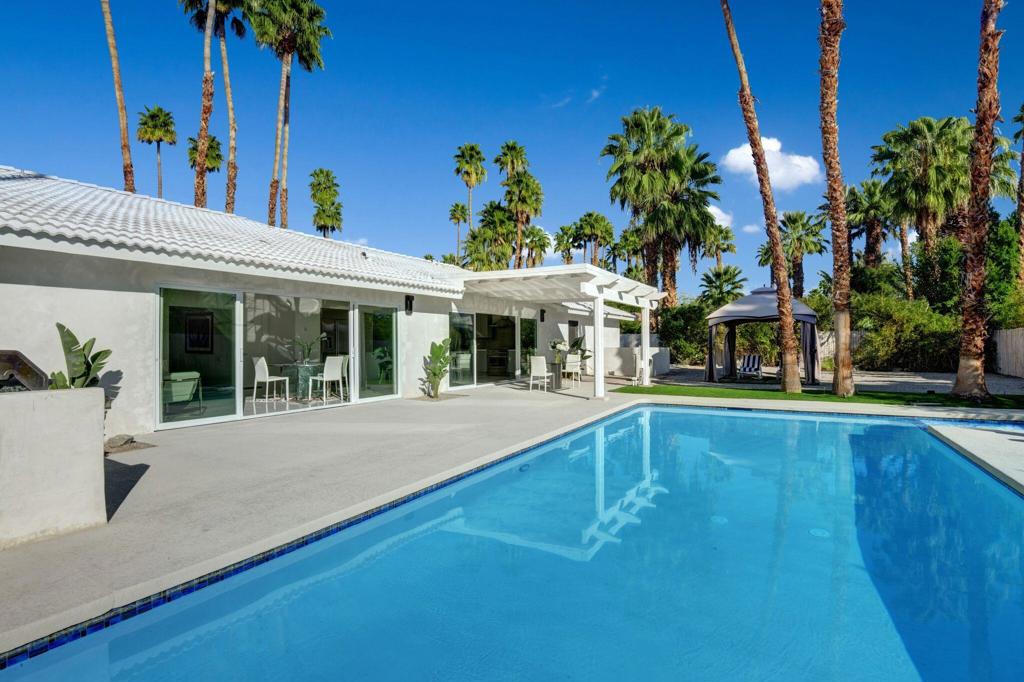 Los Compadres - Residential