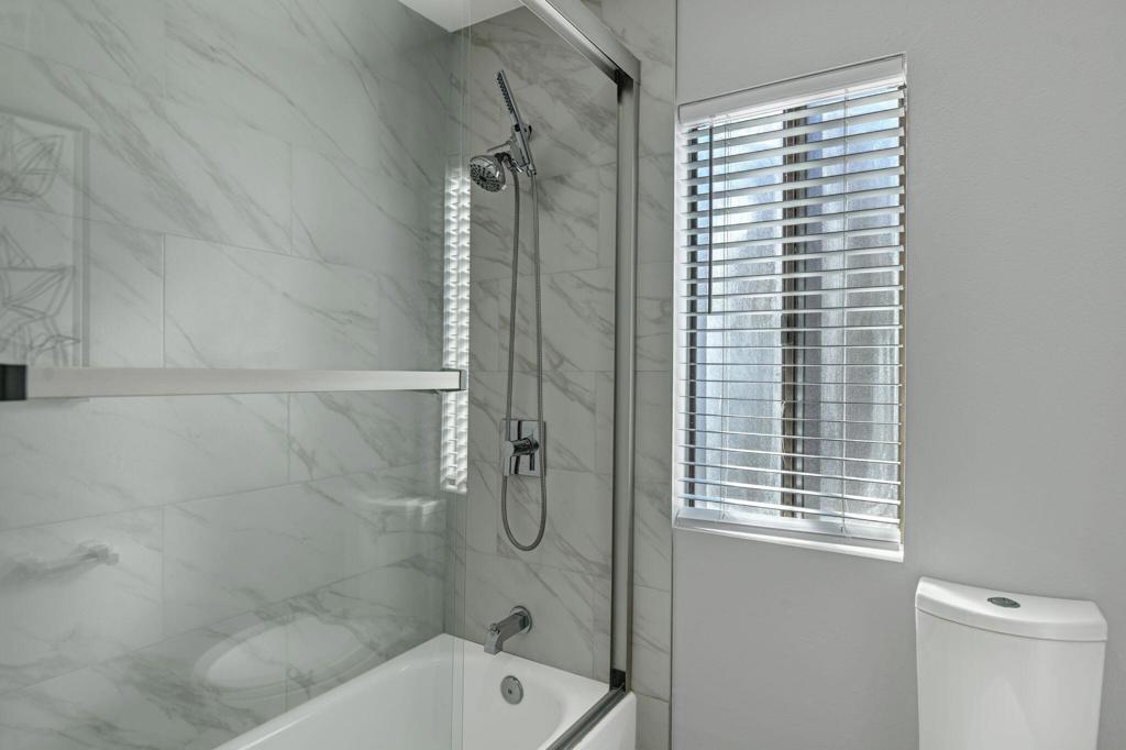 Los Compadres - Residential